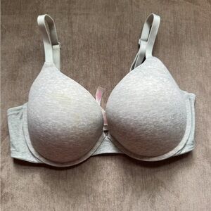 PINK Victoria's Secret Gray T-Shirt Bra with Molded Cups